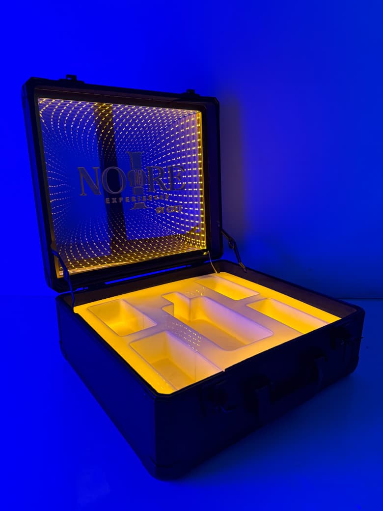 NOURE Luxury Infinity Mirror Case